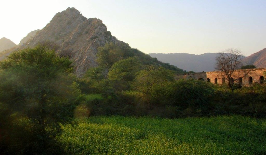 Jaipur to agra is 240 kilometers