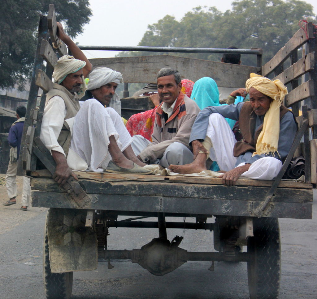 The photogenic highway to Agra